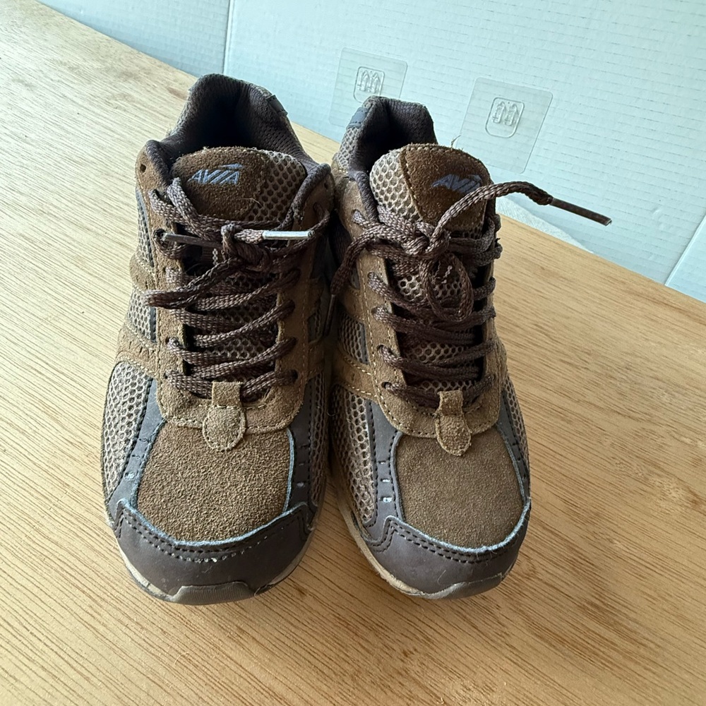 AVIA WOMENS BROWN SHOES HIKING size 7
